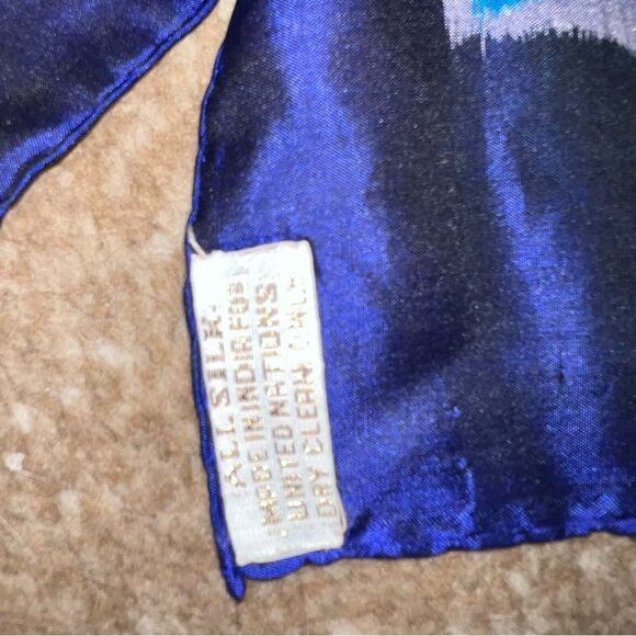 Scarf   - Picture 2 of 6